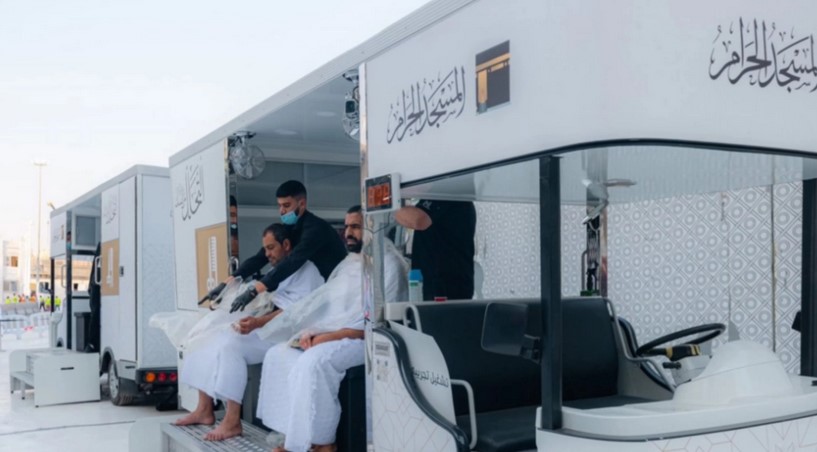 Jutaan Jemaah Umroh Manfaatkan Layanan Potong Rambut di Masjidil Haram